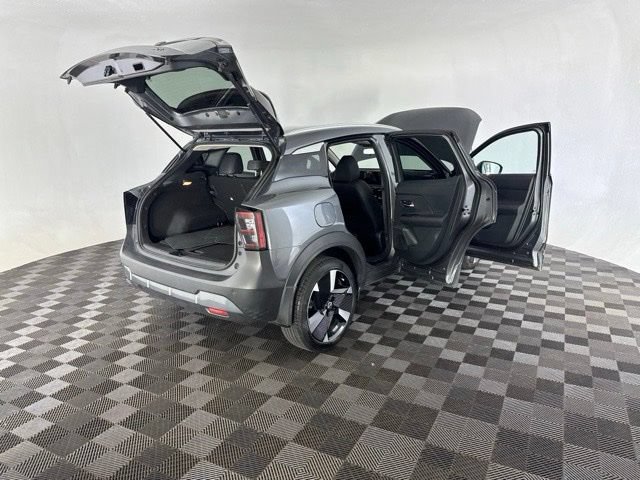 Used 2025 Nissan Kicks SR FWD image 17