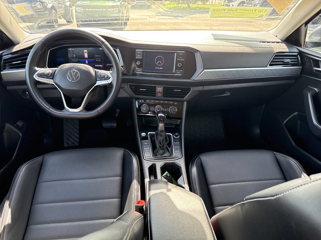 Used 2022 Volkswagen Jetta SE FWD image 6