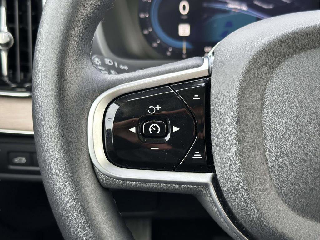 New 2025 Volvo XC90 T8 Plus w/ Protection Package Premier image 8