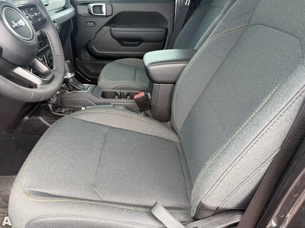 Used 2025 Jeep Wrangler Willys image 12