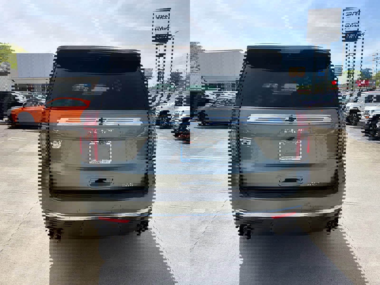 Used 2023 Chevrolet Tahoe Premier w/ Advanced Technology Package image 8