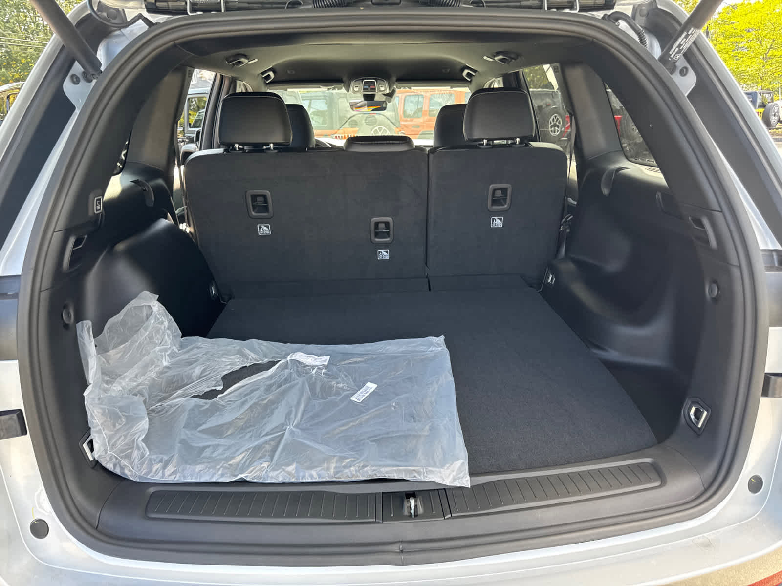 New 2025 Jeep Grand Cherokee Limited w/ Black Appearance Package image 37