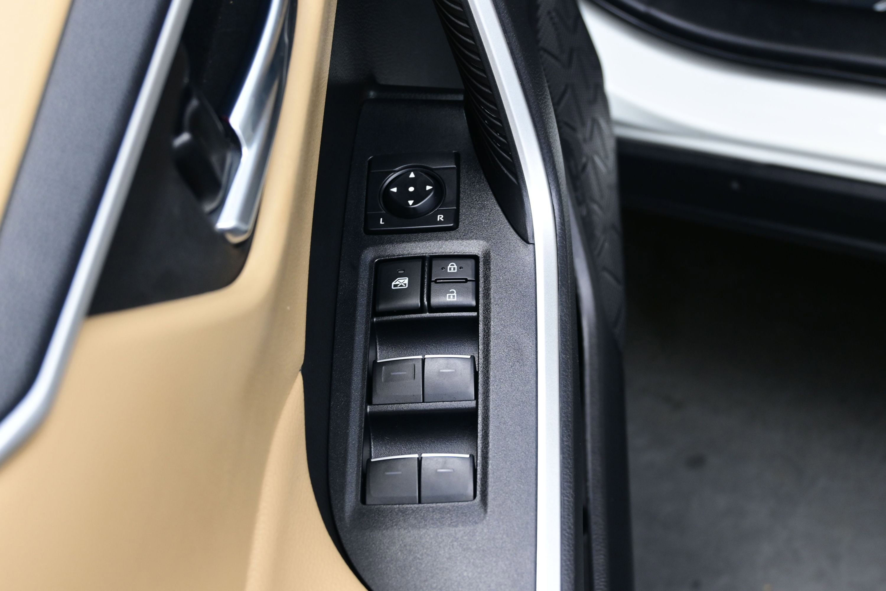 Used 2022 Toyota RAV4 XLE w/ XLE Grade Weather Package AWD/4WD image 10