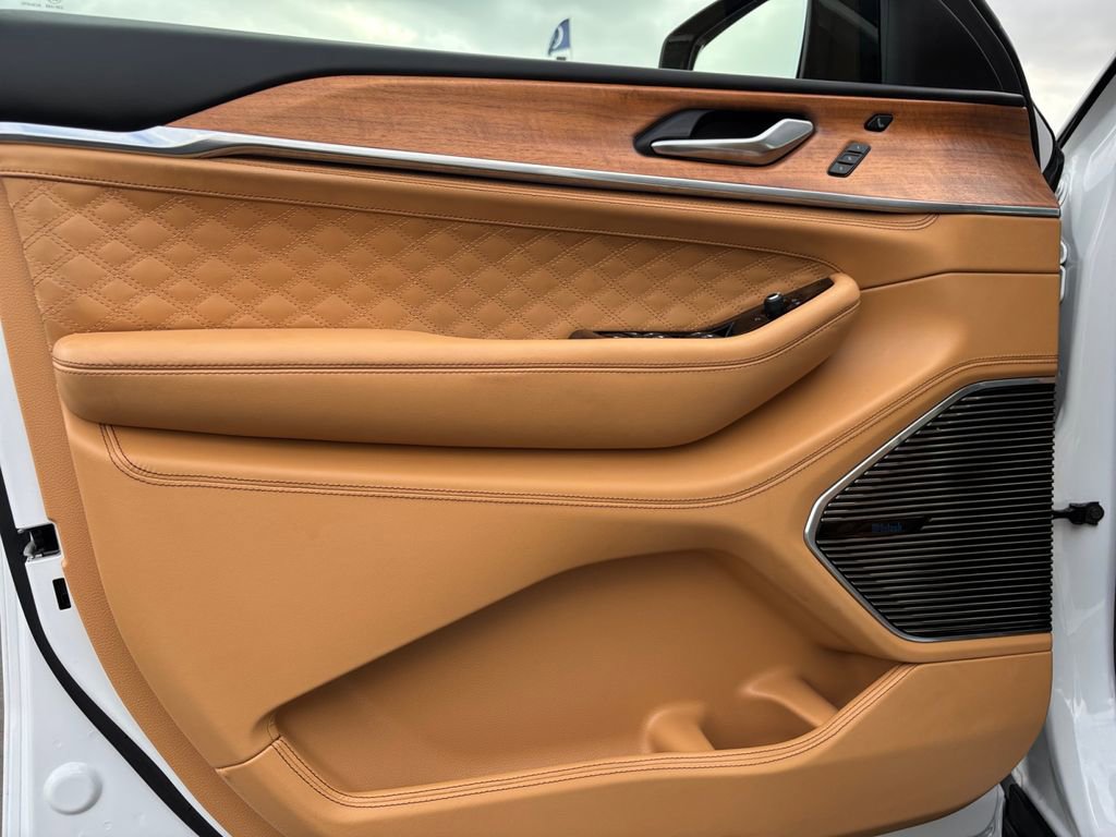 Used 2022 Jeep Grand Cherokee Summit image 23