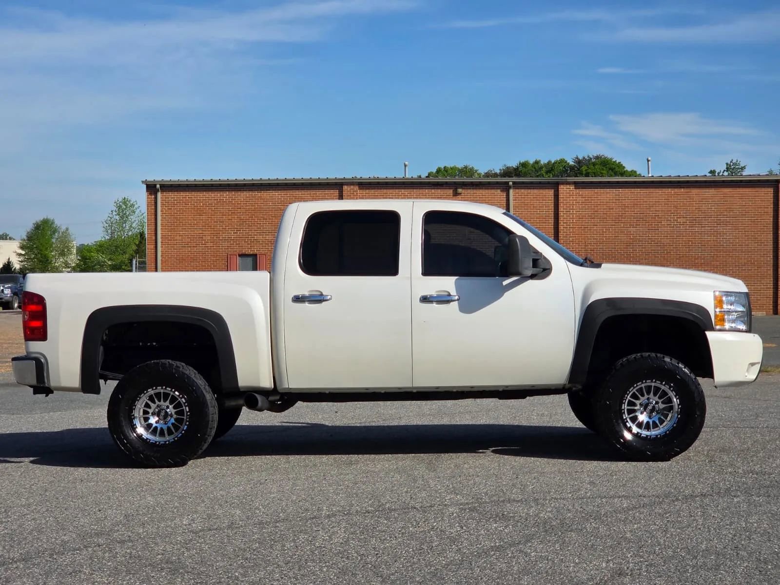 Used 2011 Chevrolet Silverado 1500 LT w/ All-Star Edition AWD/4WD image 7