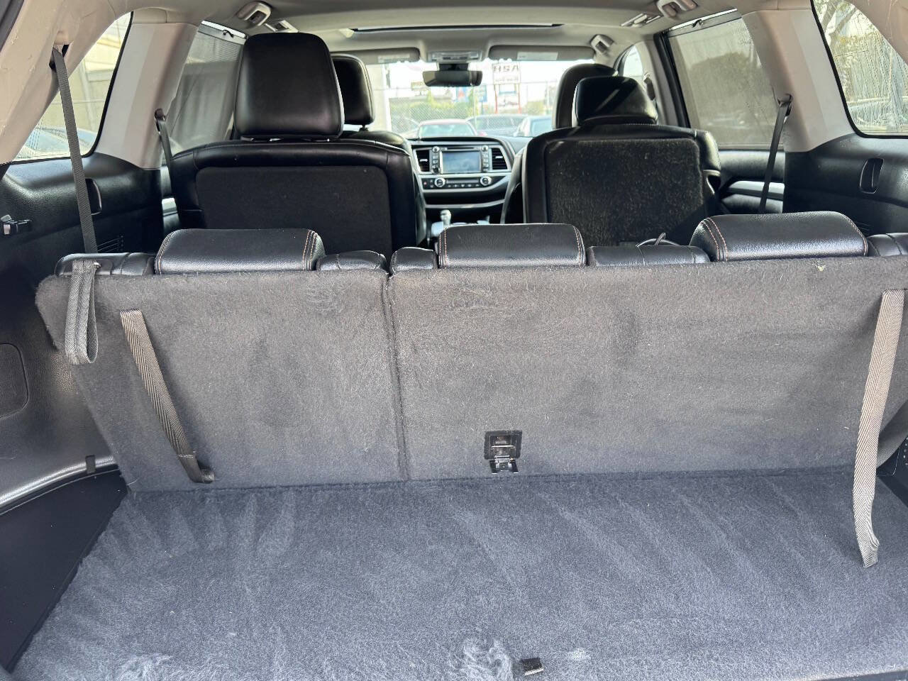 Used 2017 Toyota Highlander XLE image 12