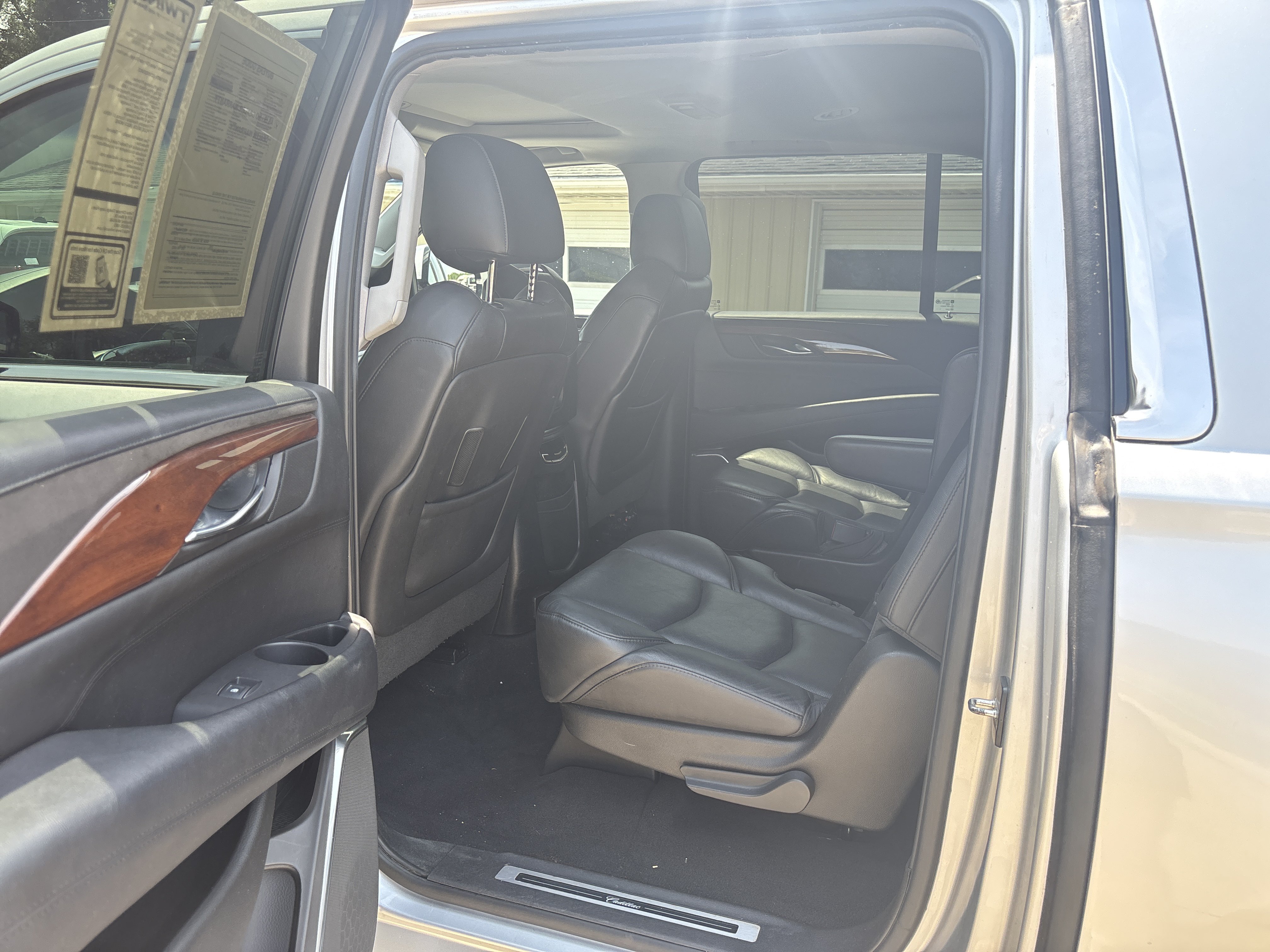 Used 2016 Cadillac Escalade ESV Luxury AWD/4WD image 16