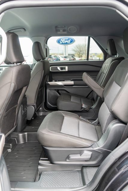 Used 2023 Ford Explorer XLT AWD/4WD image 12