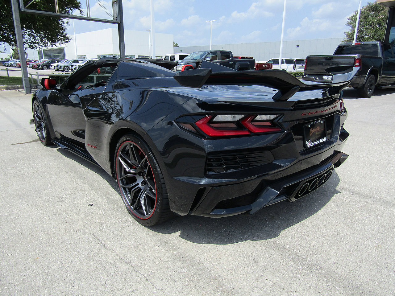 Used 2024 Chevrolet Corvette Z06 w/ Z07 Performance Package RWD image 7