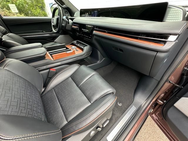 New 2027 Lincoln Navigator Black Label AWD/4WD image 21