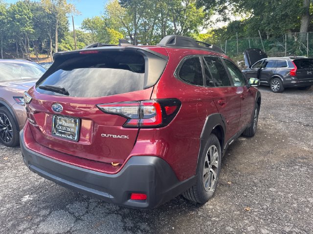 Used 2024 Subaru Outback Premium AWD/4WD image 2