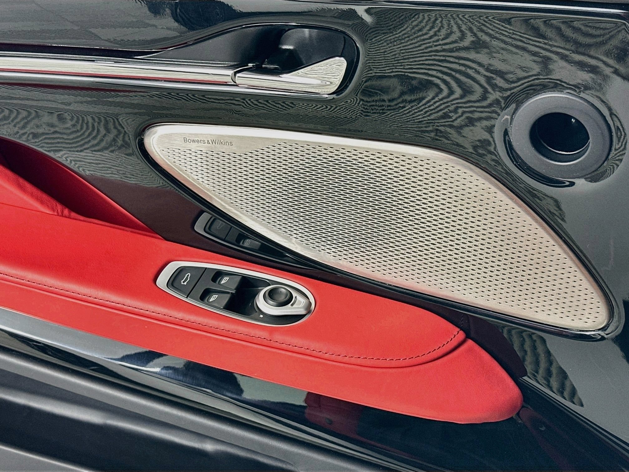 Used 2024 Aston Martin DB12 Coupe RWD image 21