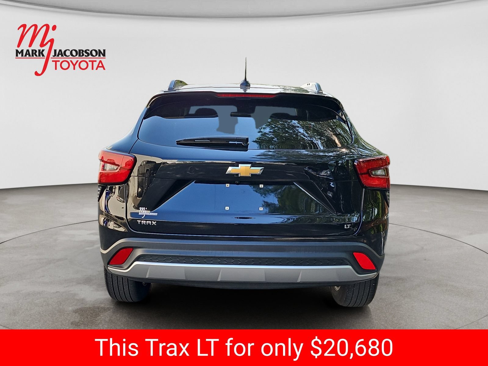 Used 2025 Chevrolet Trax LT FWD image 11
