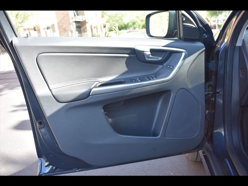 Used 2016 Volvo XC60 T5 Platinum FWD image 17
