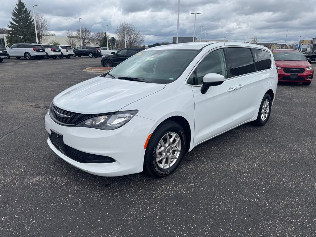 Used 2023 Chrysler Voyager LX FWD image 7