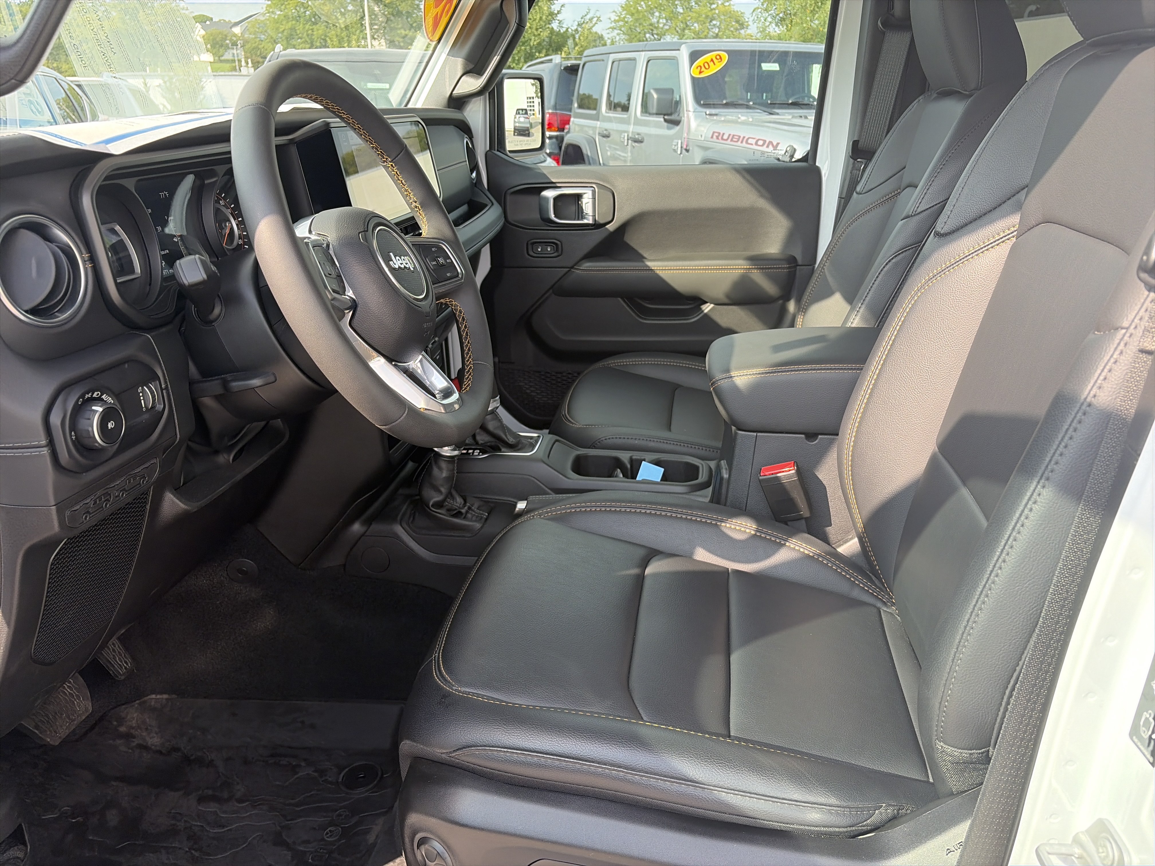 Used 2024 Jeep Wrangler Unlimited Sahara w/ Technology Group AWD/4WD image 16