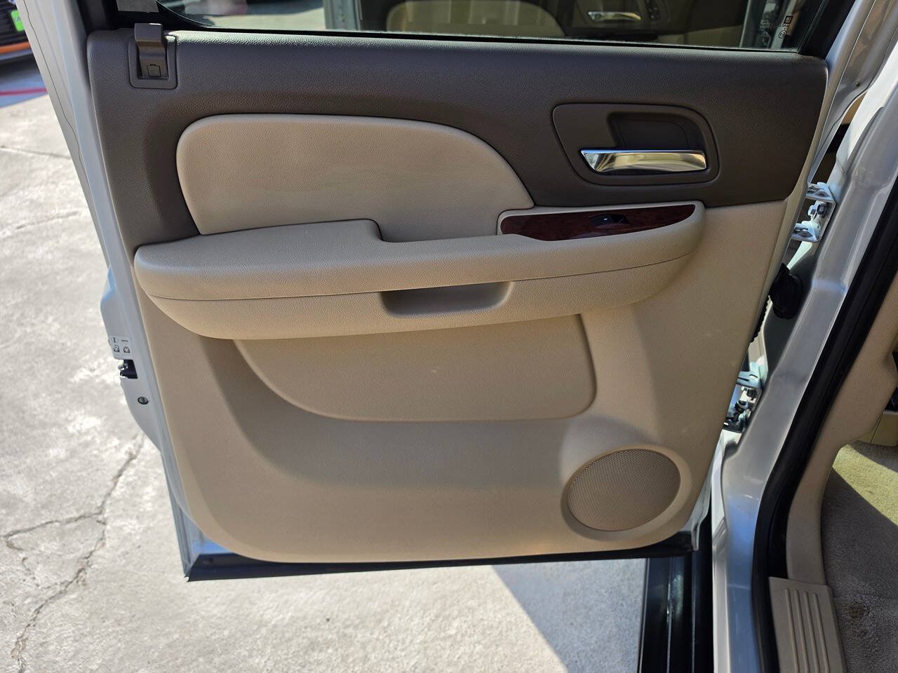 Used 2014 GMC Yukon XL SLT w/ SLT-2 Equipment Package RWD image 22