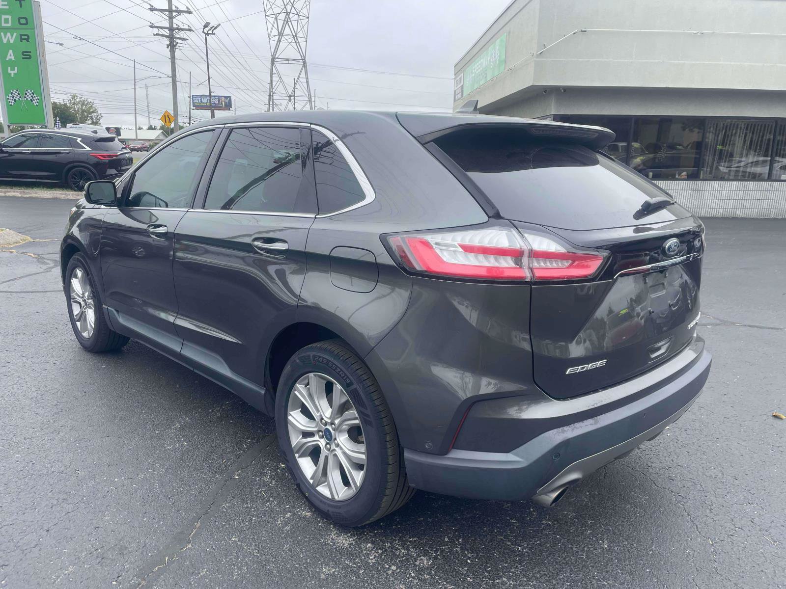 Used 2019 Ford Edge Titanium w/ Equipment Group 301A AWD/4WD image 5