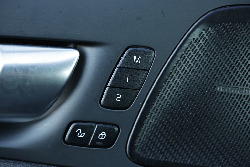 Used 2024 Volvo XC60 B5 Plus image 9