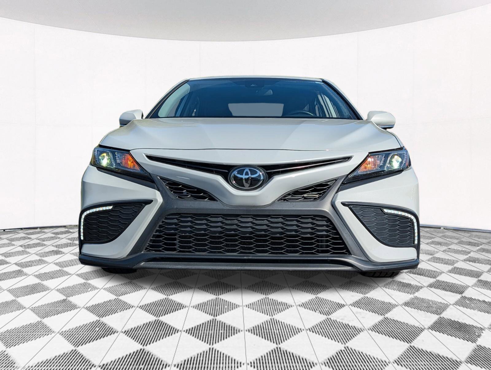 Used 2023 Toyota Camry SE AWD/4WD image 15
