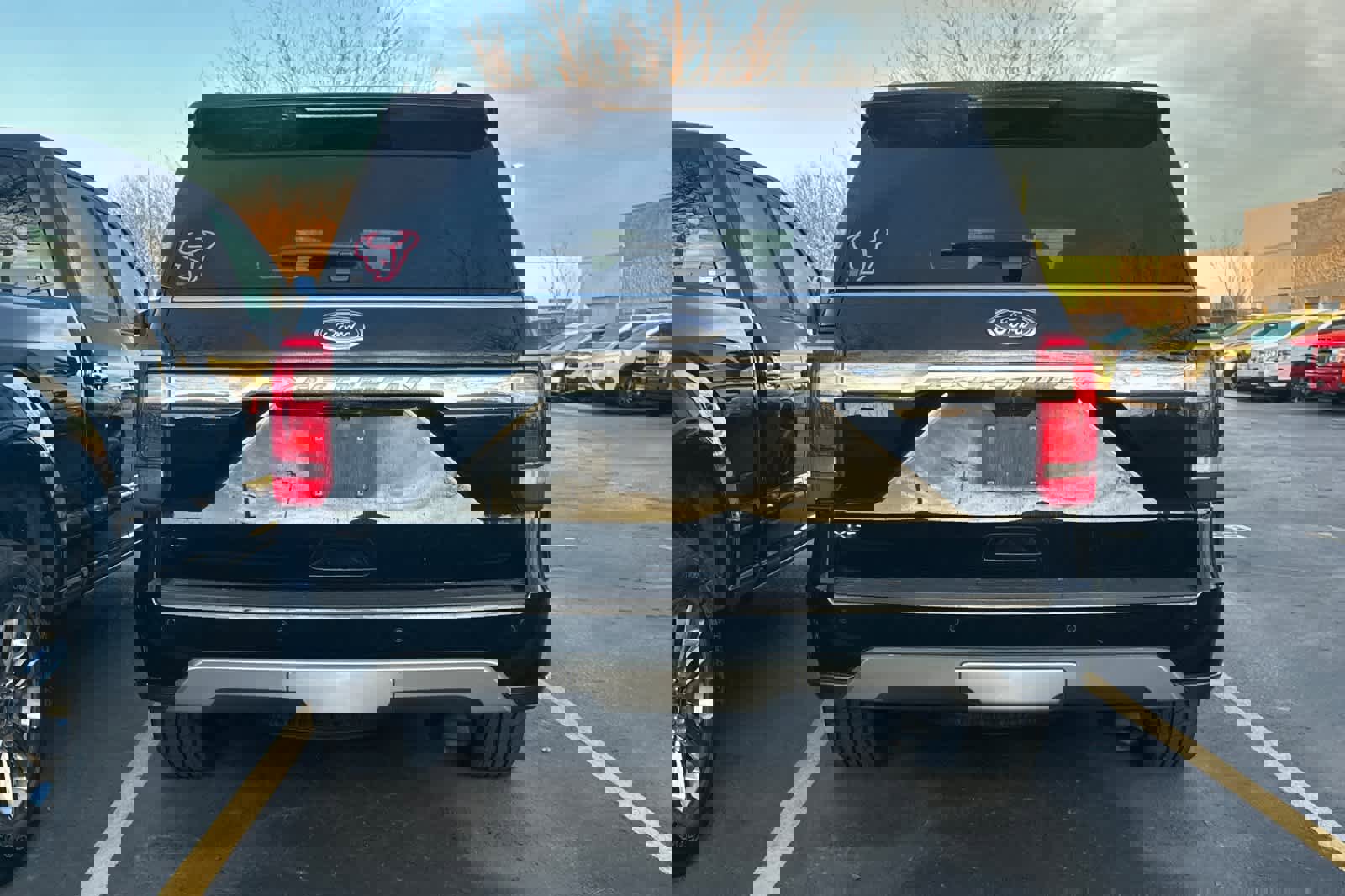 Used 2019 Ford Expedition XLT w/ Equipment Group 202A image 5