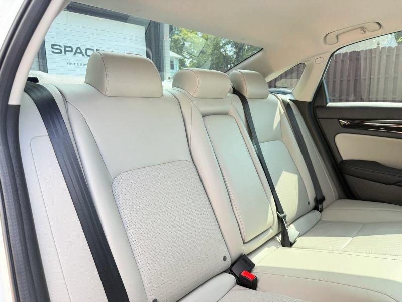 Used 2022 Honda Civic Touring image 27