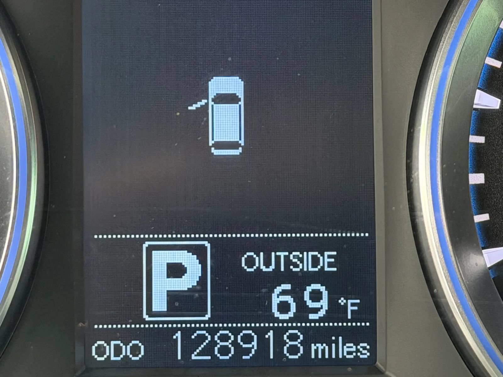 Used 2014 Toyota Highlander LE AWD/4WD image 24