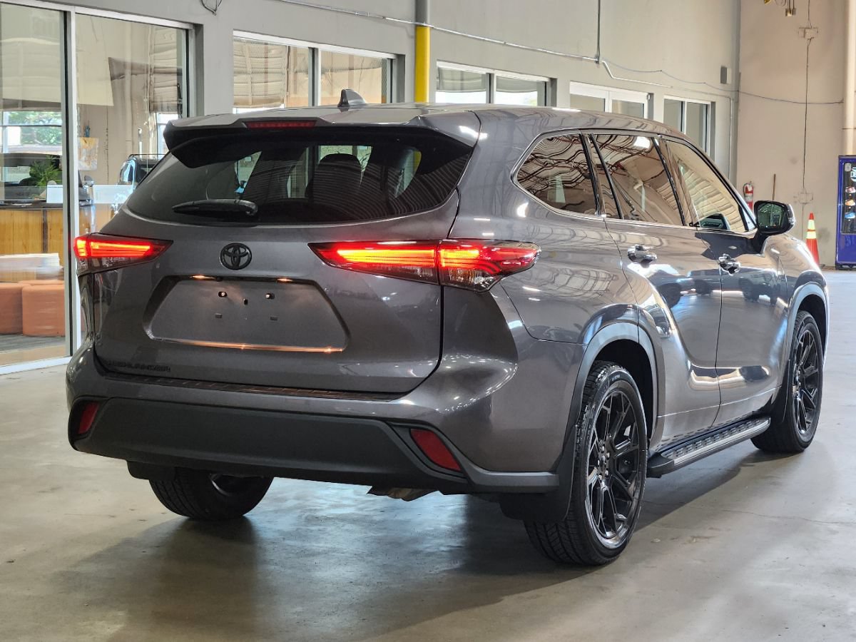 Used 2022 Toyota Highlander L FWD image 8