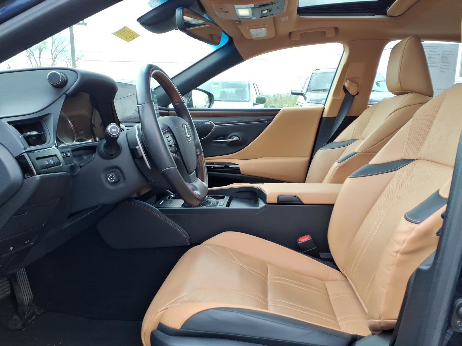 Used 2024 Lexus ES 300h Ultra Luxury w/ Accessory Package (Z2) image 25