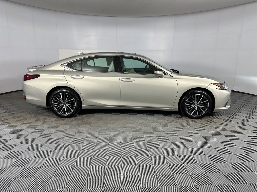 Used 2023 Lexus ES 250 w/ Premium Package AWD/4WD image 4
