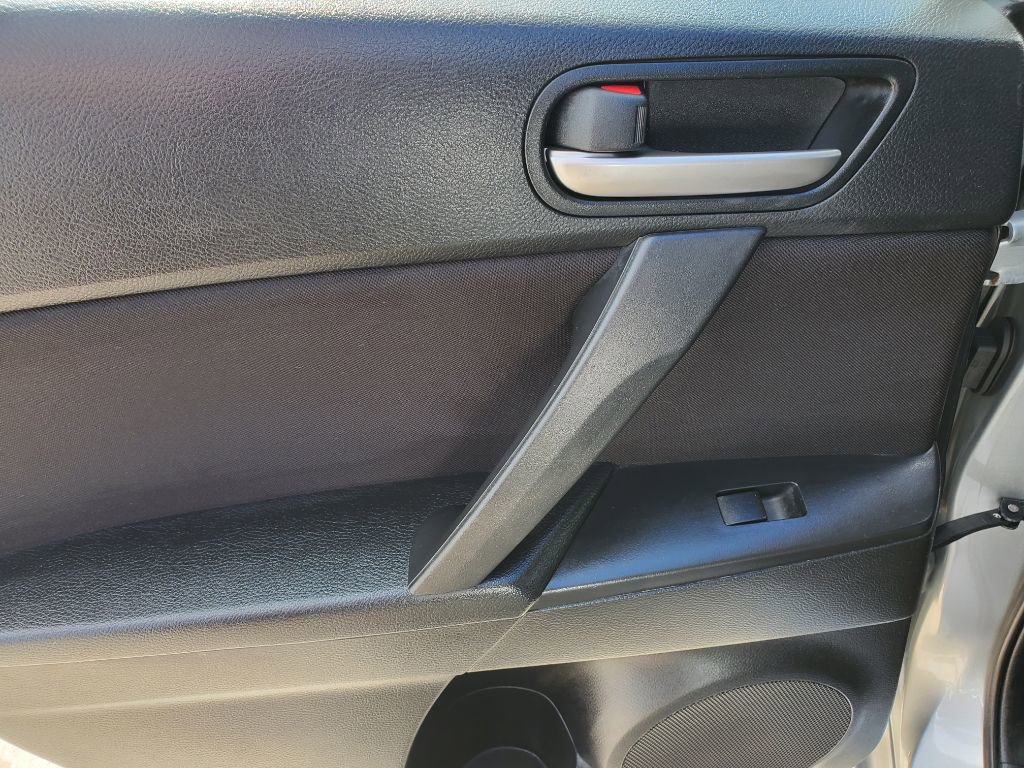 Used 2013 MAZDA MAZDA3 i Touring FWD image 23