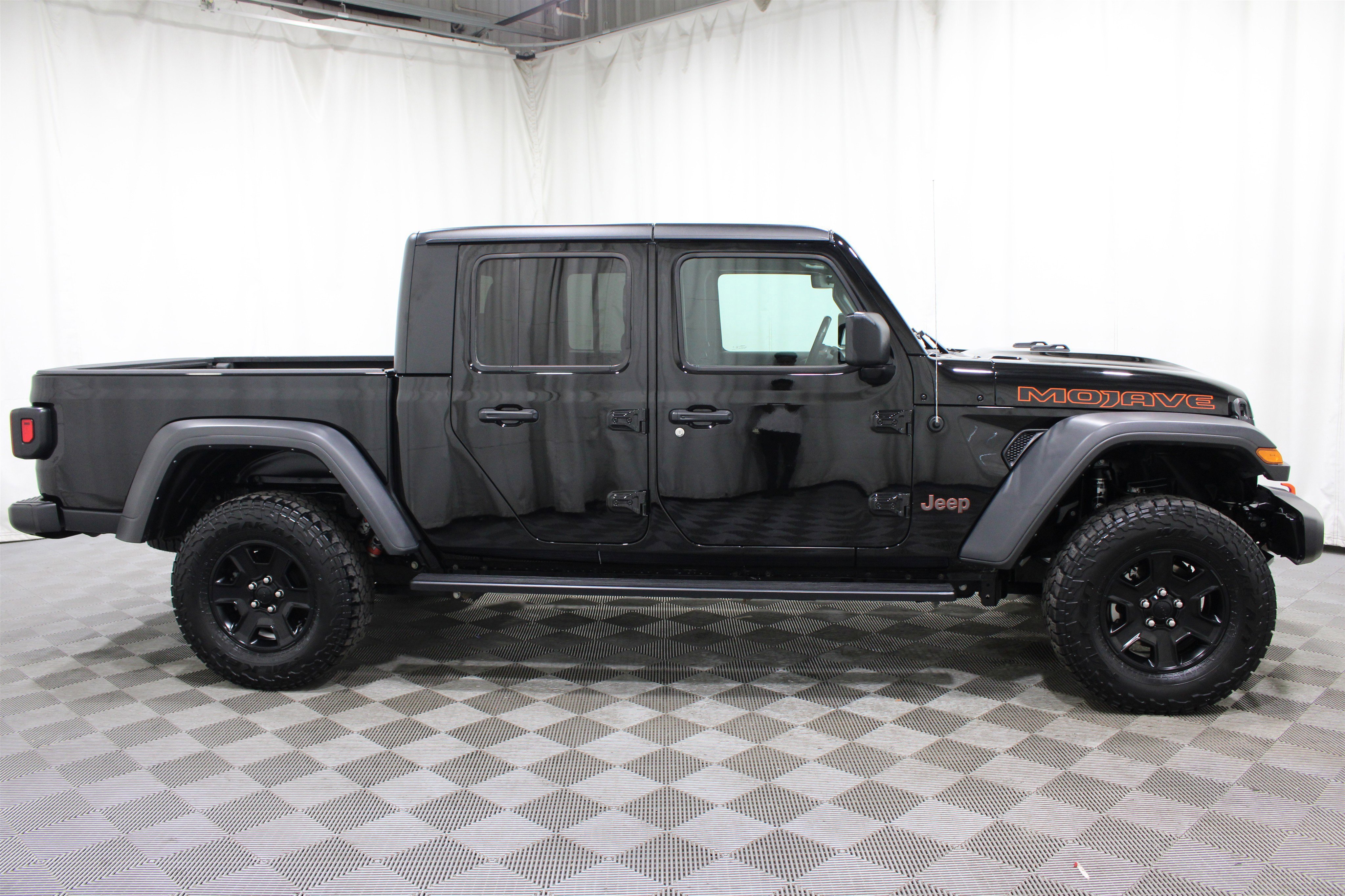 Used 2023 Jeep Gladiator Mojave w/ Cold Weather Group image 30
