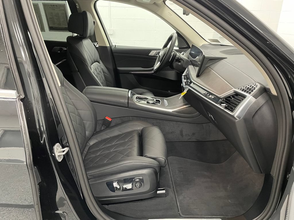 Certified 2026 BMW X7 xDrive40i AWD/4WD image 8