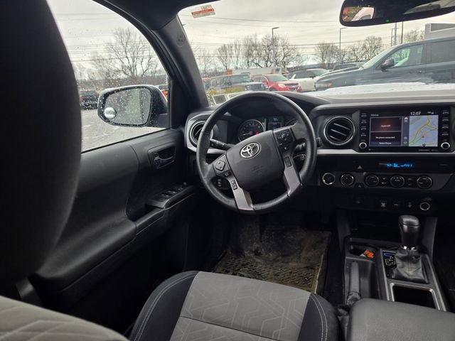 Used 2022 Toyota Tacoma TRD Sport AWD/4WD image 28