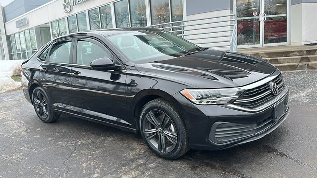 Used 2022 Volkswagen Jetta SE image 4