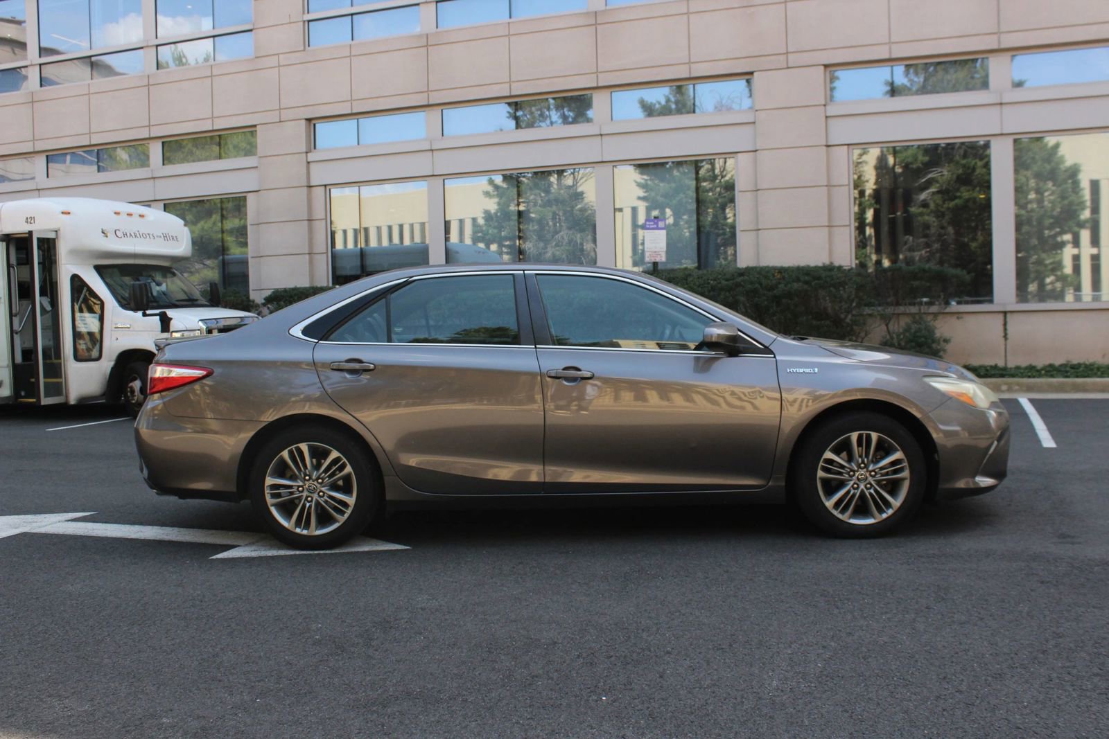 Used 2015 Toyota Camry SE w/ Moonroof Package FWD image 6