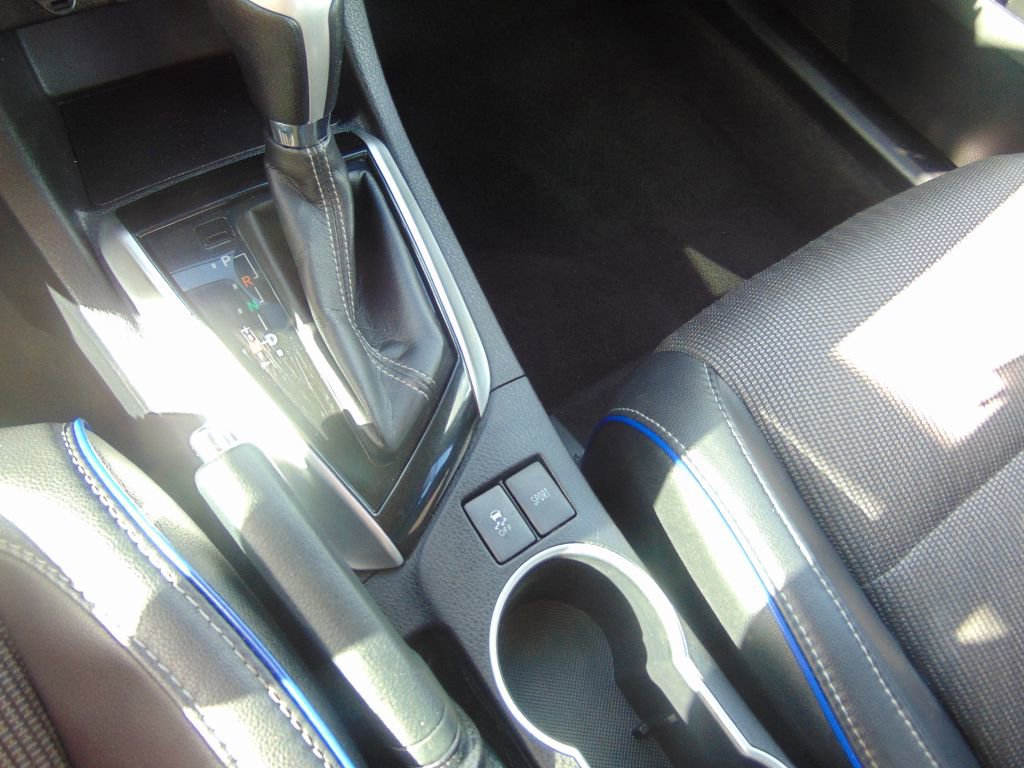 Used 2017 Toyota Corolla SE image 19