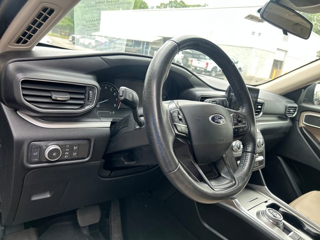 Used 2020 Ford Explorer XLT w/ Equipment Group 202A image 7