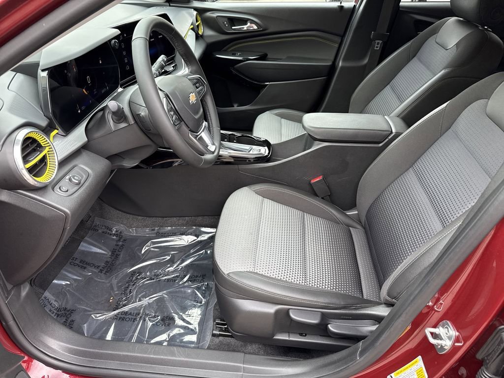 Used 2024 Chevrolet Trax LT w/ Driver Confidence Package image 4