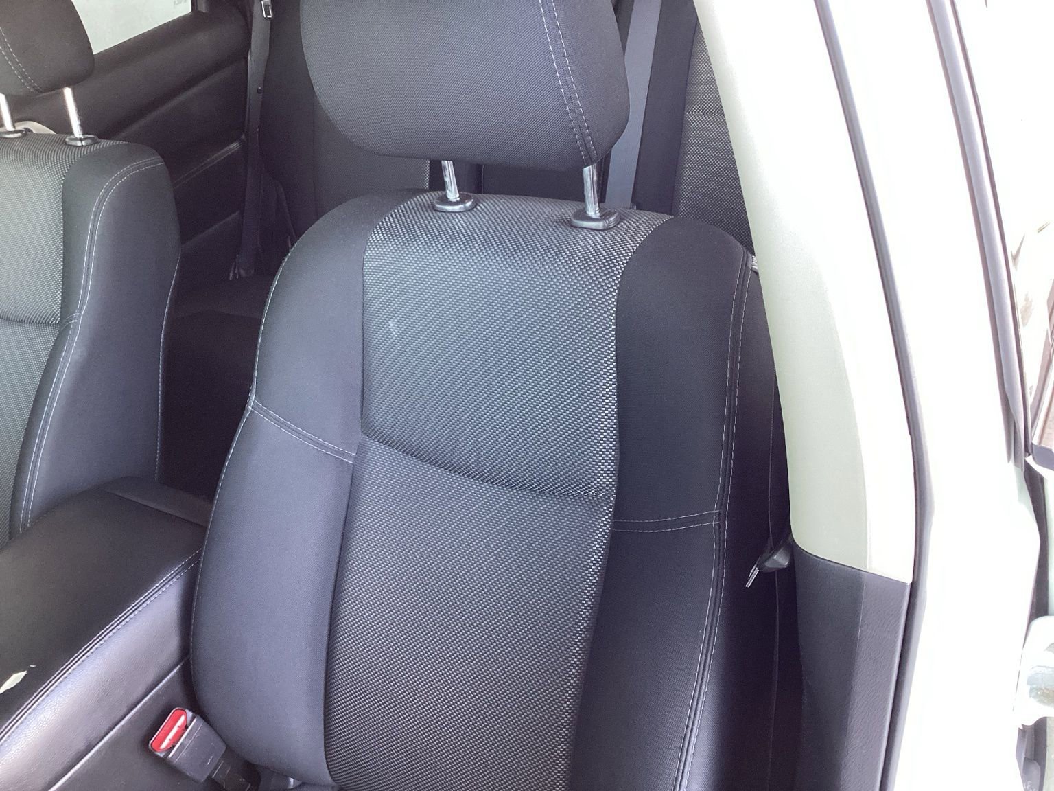 Used 2018 Nissan Pathfinder S image 11