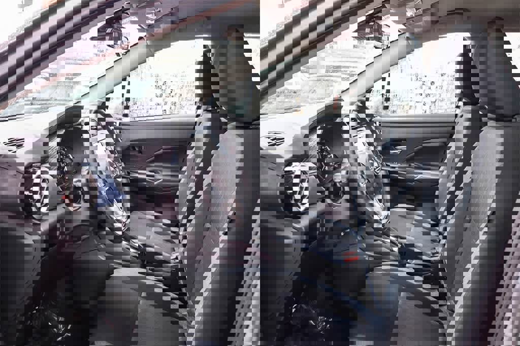 Used 2023 Nissan Versa SV image 18