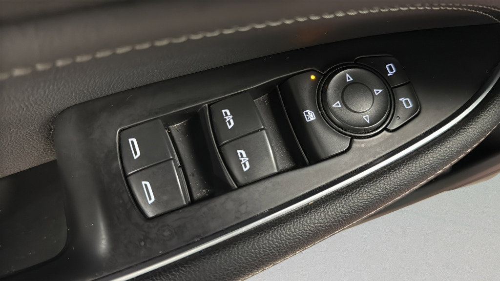 Used 2018 Buick Regal Essence w/ Driver Confidence Package #1 image 15