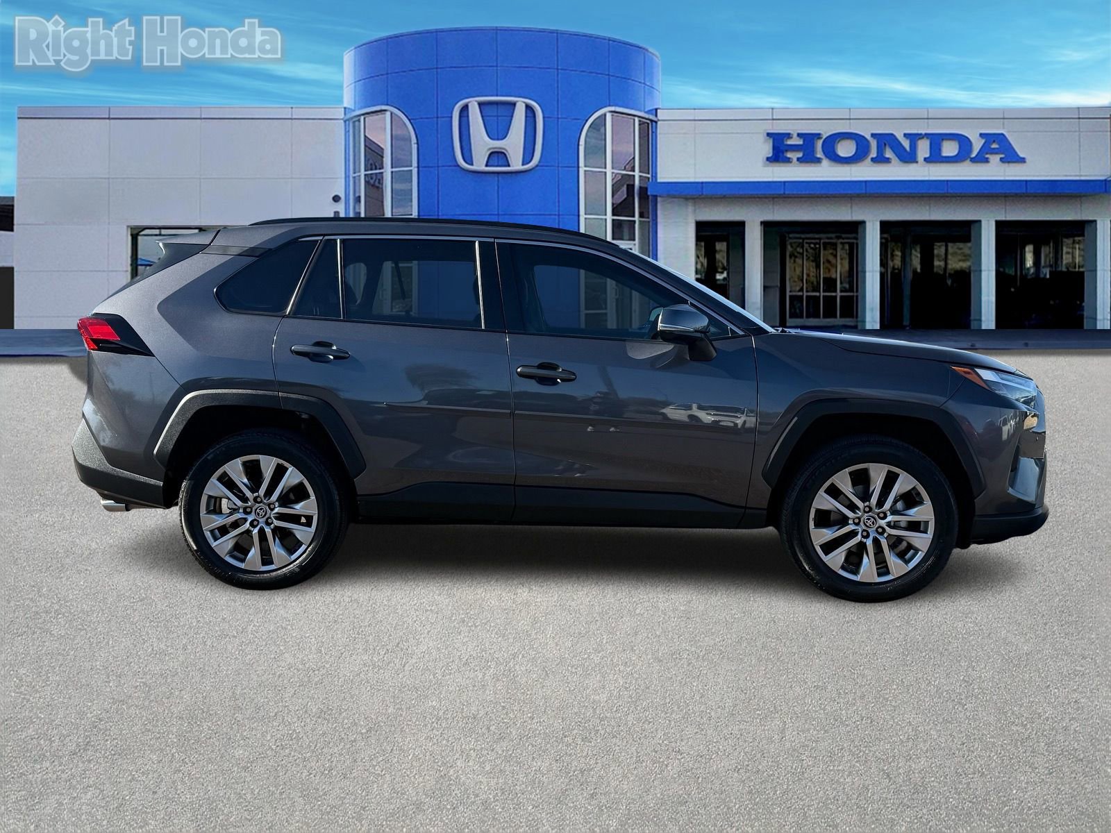 Used 2024 Toyota RAV4 XLE Premium w/ Weather Package image 8