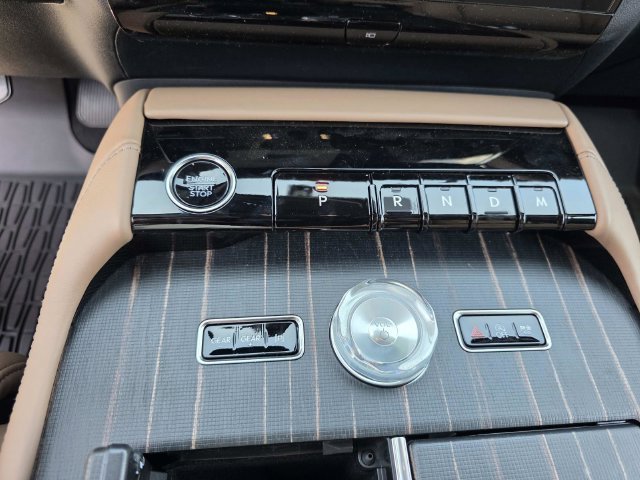 New 2026 Lincoln Navigator L Black Label AWD/4WD image 12