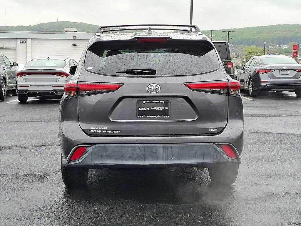 Used 2022 Toyota Highlander XLE FWD image 5