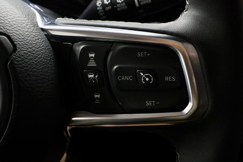 Used 2025 Jeep Wrangler Unlimited Sahara image 27