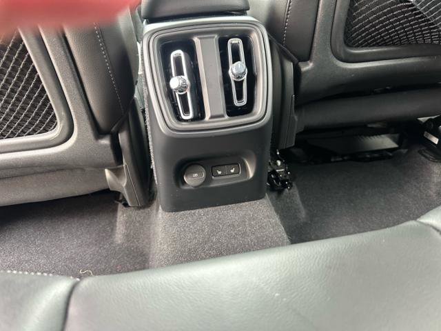 Used 2021 Volvo XC40 T5 Momentum image 17