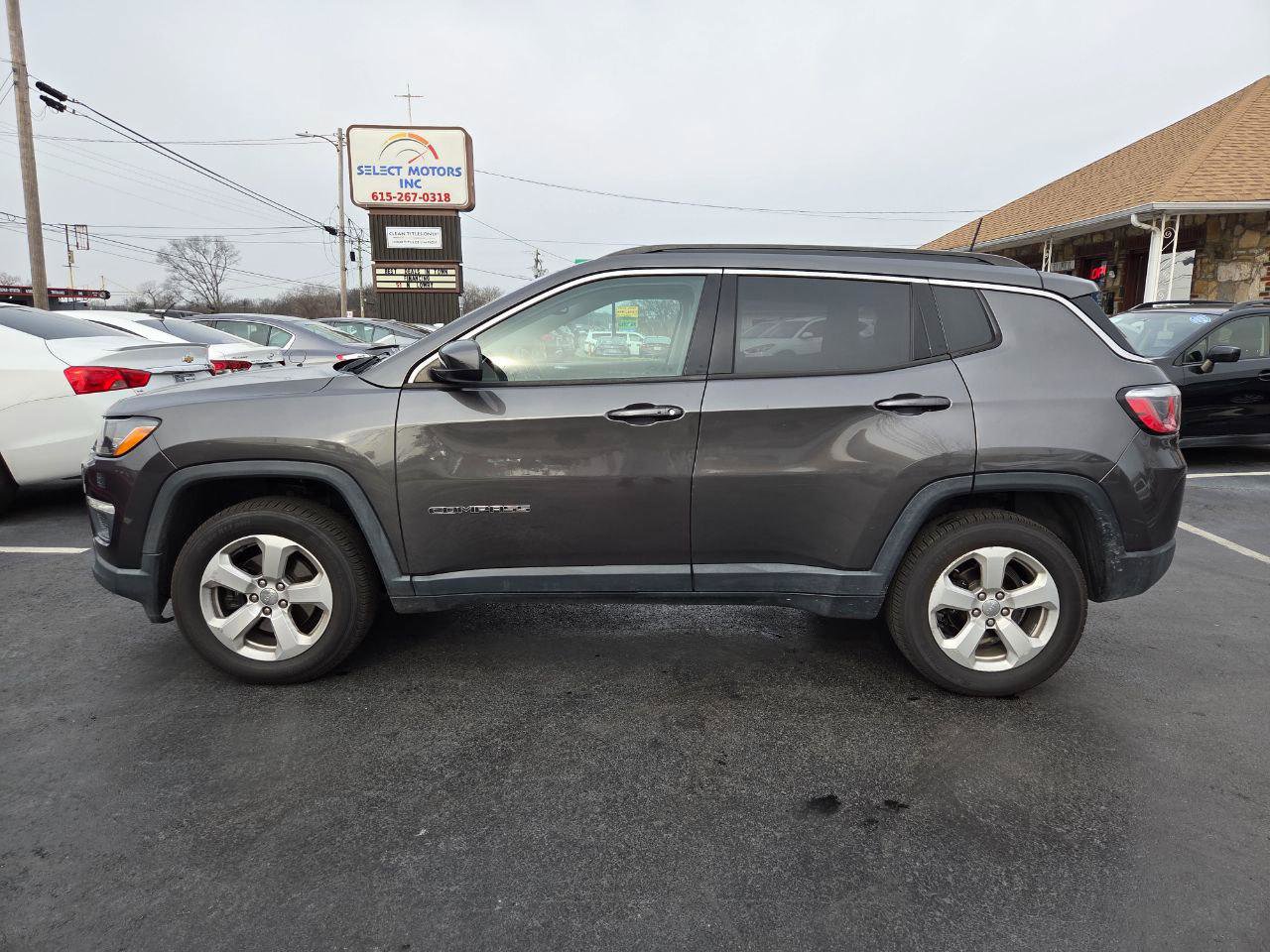Used 2018 Jeep Compass Latitude w/ Popular Equipment Group AWD/4WD image 3