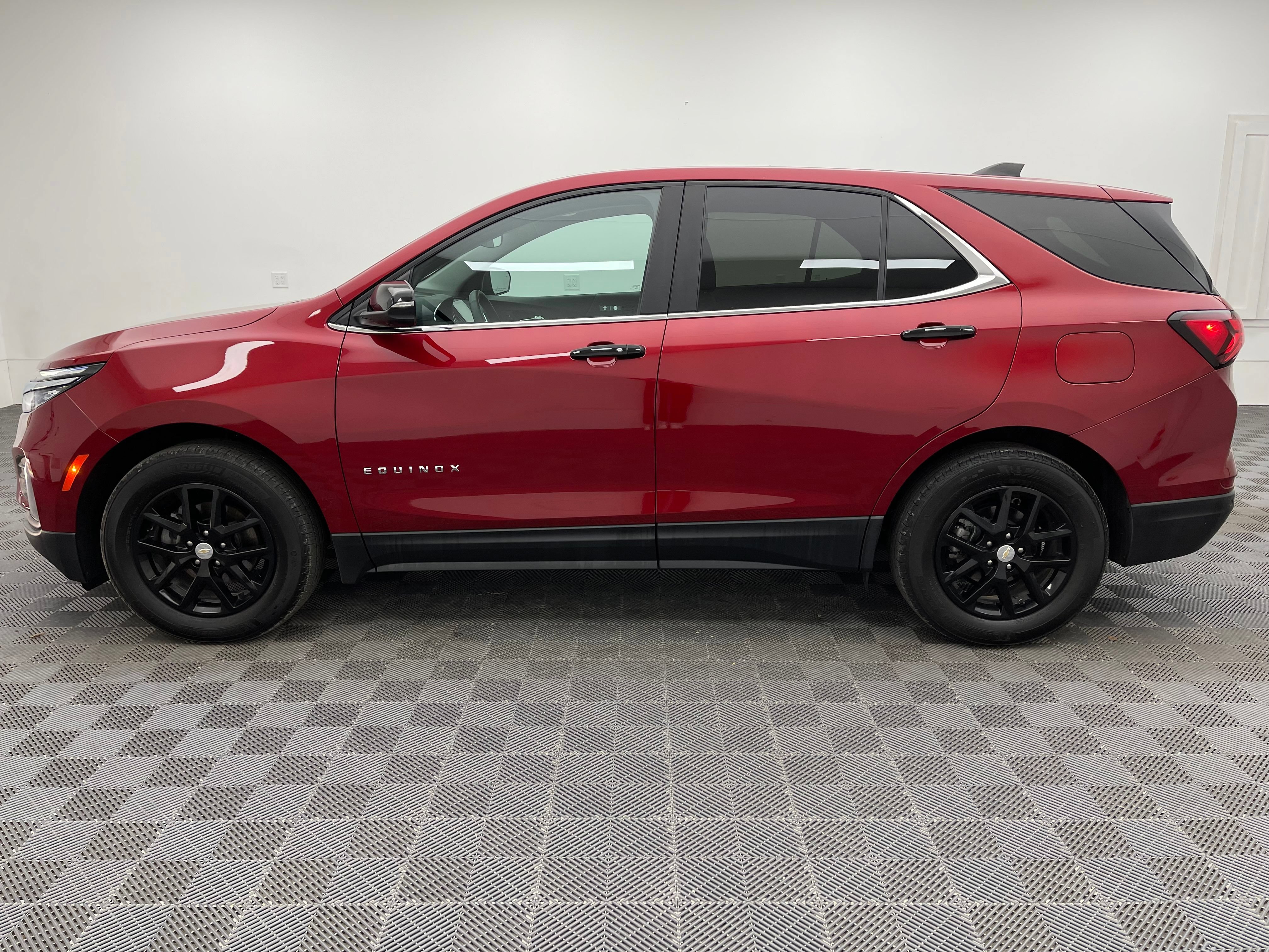 Used 2023 Chevrolet Equinox LT FWD image 12