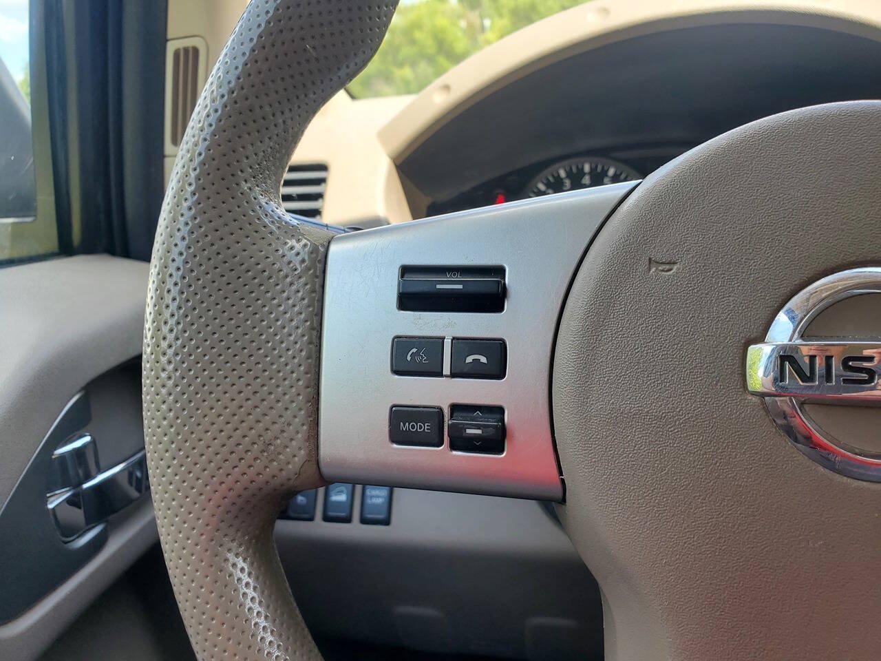 Used 2016 Nissan Frontier SV AWD/4WD image 24